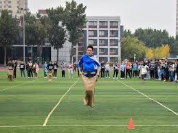 德州扑克这手牌该不该玩（德州扑克：这手牌要不要参与？）