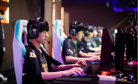 指控不仅引 指控不仅引